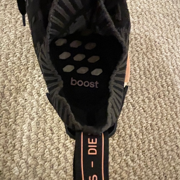 Adidas NMD R1 primeknit size 8.5W - Picture 3 of 3